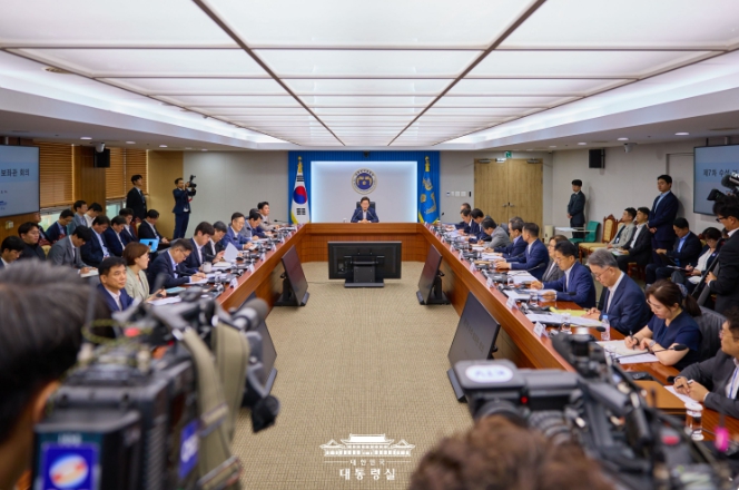 이재명 대통령 "소비회복 움직임 멈추지 않아야…2차 내수 활성화 필요"