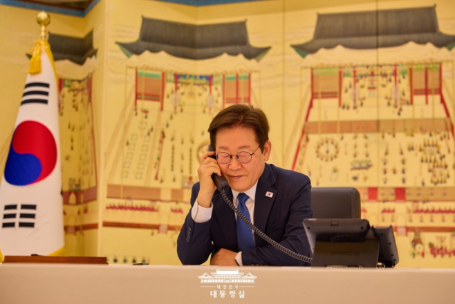 이재명 대통령, 자파로프 키르기스스탄 대통령과 첫 통화