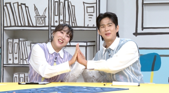 MBC [구해줘! 홈즈] ‘엔조이 커플’ 손민수X임라라, MZ부부가 쌍둥이 자녀 100일 기념으로 떡 대신 돌린 ‘이것’?