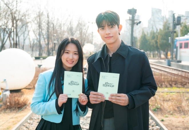 [SBS 오늘부터 인간입니다만] 종영 D-DAY 김혜윤♥로몬 이별 암시! 운명의 최종장은? 김혜윤X로몬, 시청자들에게 직접 전한 굿바이 메시지까지