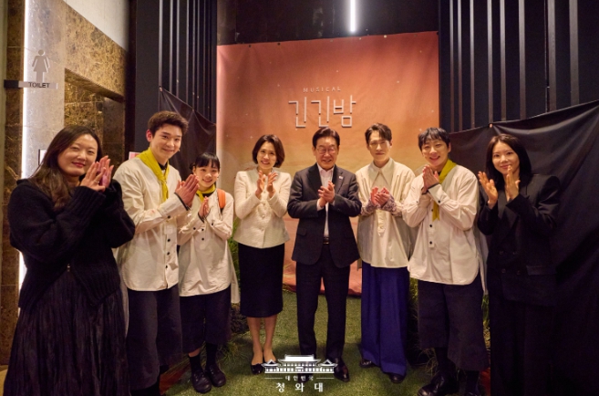 이재명 대통령, 김혜경 여사 퇴근길 창작뮤지컬 '긴긴밤' 관람