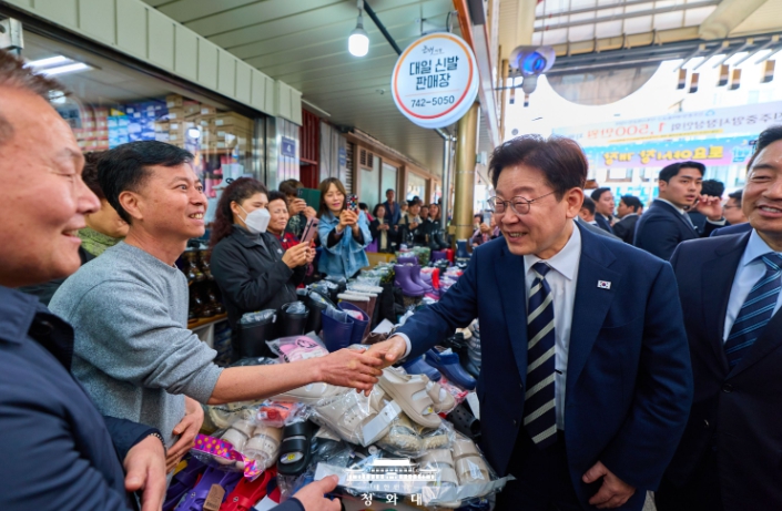 이재명 대통령, 진주중앙시장 방문 