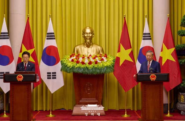 靑 "베트남 신 지도부와 정치적 신뢰 확보…인프라·에너지 협력 고도화"