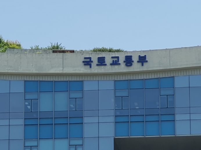김윤덕 국토교통부장관, "고속철도 통합, 국민의 안전과 편의를 최우선으로"