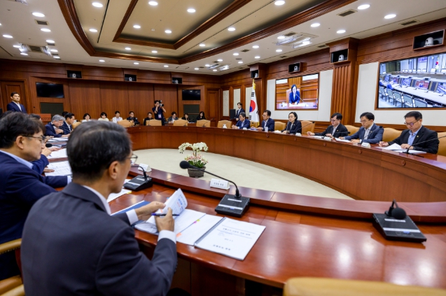 한성숙 국무총리, 제12회 국가정책조정회의 주재