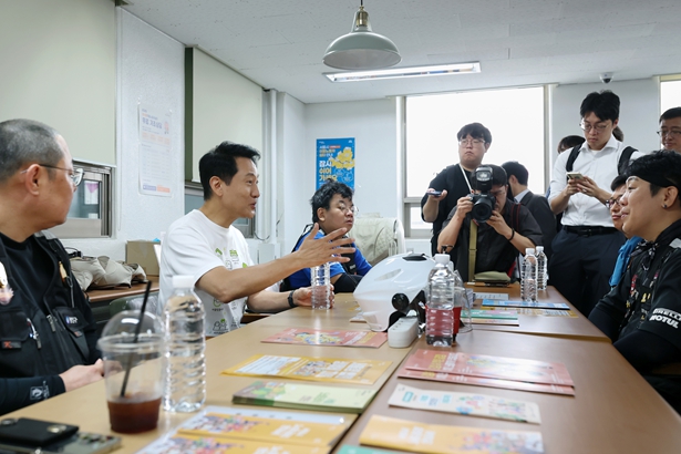 오세훈 서울시장, 7일 폭염 속 ‘이동노동자쉼터’ 찾아 휴식환경 점검