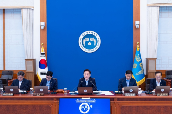 李대통령 "미래 재원, 생산적 분야 투입…수치 관리에 매몰 안돼"