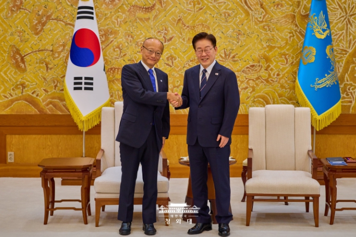 이재명 대통령, ADB 총재 접견…핵심광물·AI·에너지 협력 방안 논의