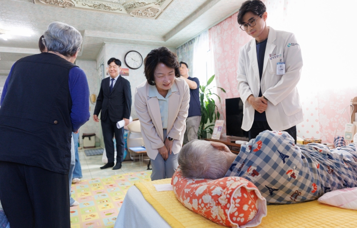 추미애 지사, ‘집으로 찾아가는 돌봄의료’ 동행