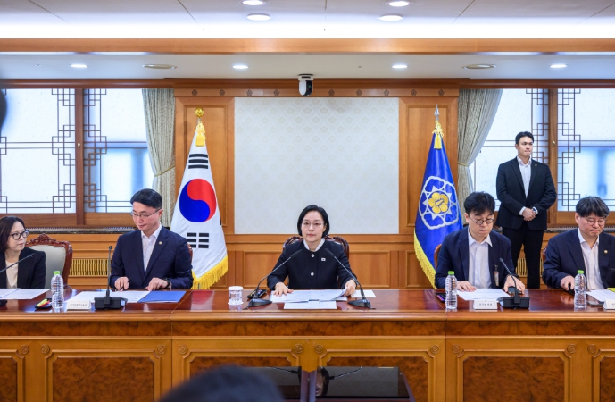 한성숙 총리, 글로벌 AI 허브 추진위원회 회의 개최…선언을 넘어 실행으로