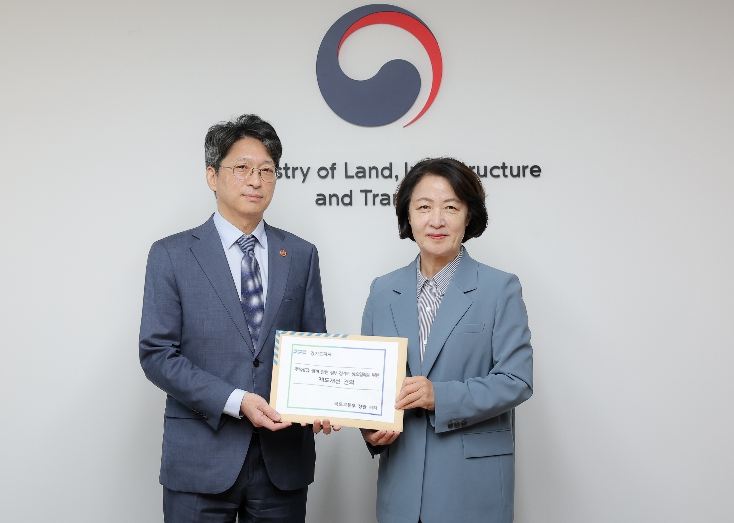추미애 경기도지사, 국토부 장관 만나 ‘경기도형 주택공급 전략’ 제안 “일자리·주거 따로 놀아…물량 넘어 삶의 질까지 함께 설계해야”