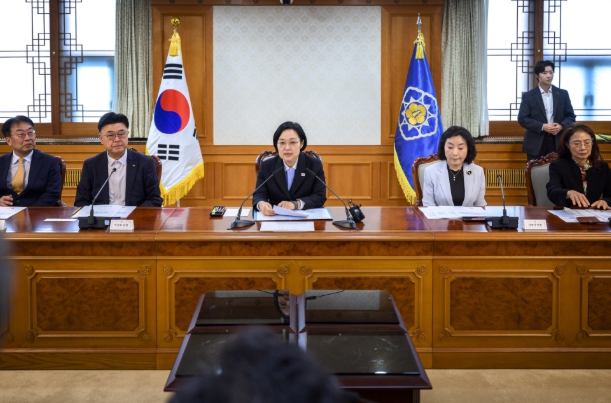  한성숙 총리, 정부업무평가위원회 위촉식 및 회의
