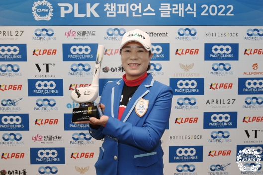 부형순, KLPGA 챔피언스투어 첫 우승...김선미는 상금왕 3연패