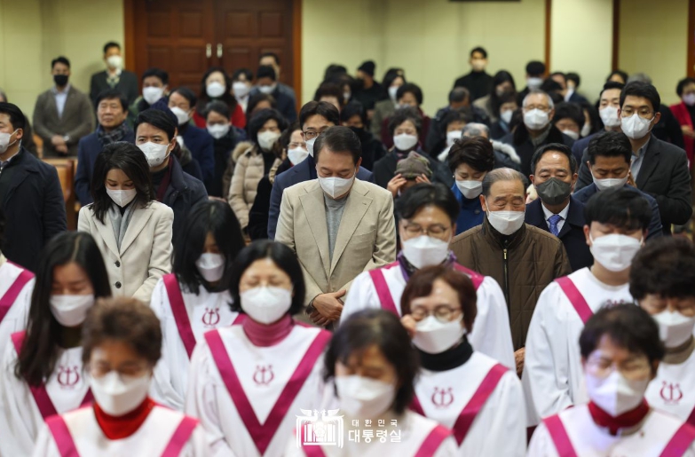 윤석열 대통령 부부, 성탄 예배 참석 
