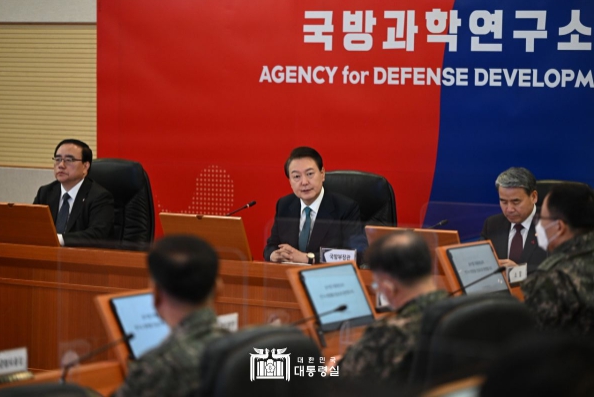尹대통령, 국방과학연구소 방문…무기체계 개발 상황 점검