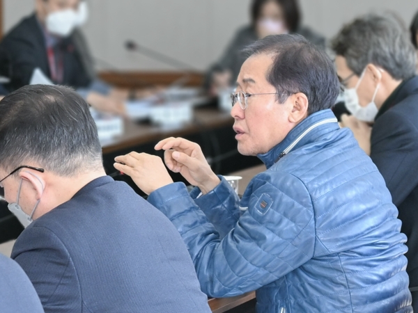 홍준표 대구시장 “ 속도감 있는 정책 추진 ”