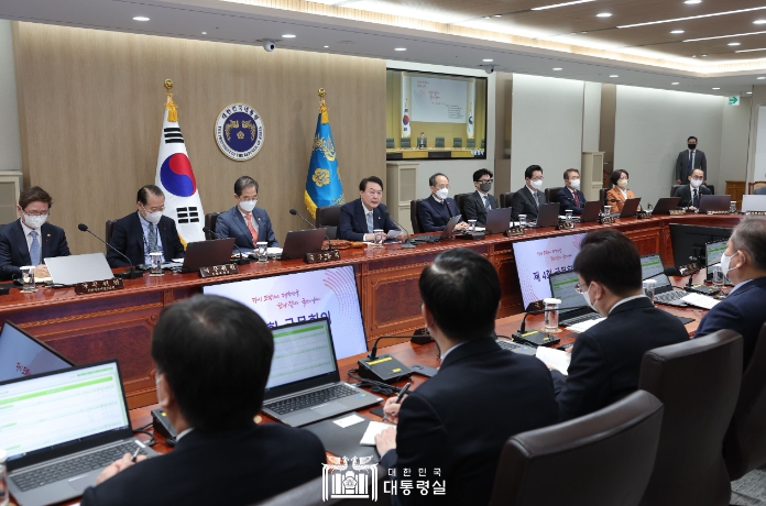 윤석열 대통령, 제4회 국무회의 주재