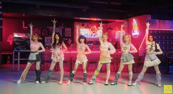 트라이비, 신곡 ‘WE ARE YOUNG’ 뉴트로 버전 퍼포먼스 영상 깜짝 공개! 