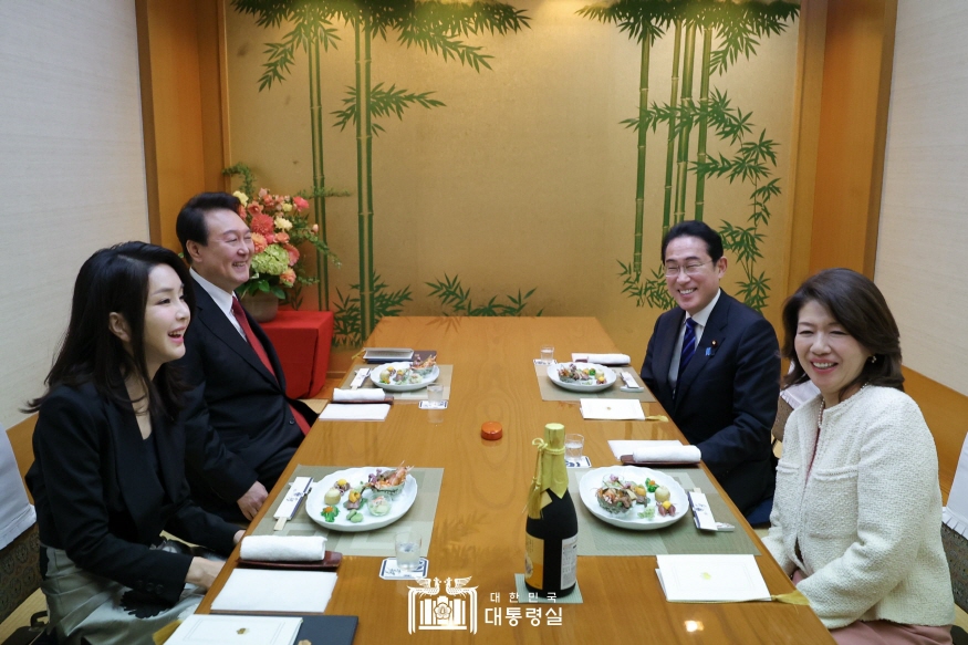 尹대통령 부부, 기시다 총리 부부와 친교 만찬