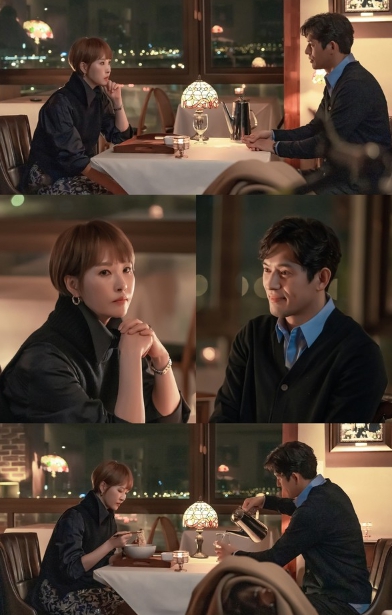 '가면의 여왕' 김선아, 오지호 향한 복잡다단 표정...'아슬아슬한 로맨스 예고'