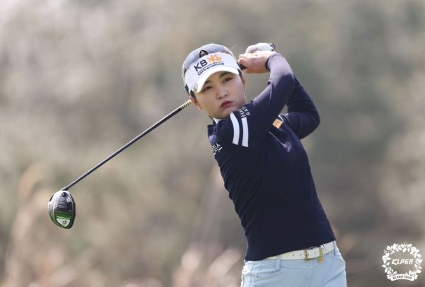 신인왕 이예원,  KLPGA 롯데렌터카  첫 대회 5타 차 선두…첫 우승 도전