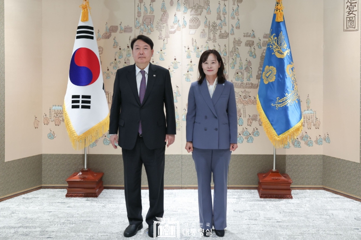윤석열 대통령, 정정미 헌법재판소 재판관 임명장 수여