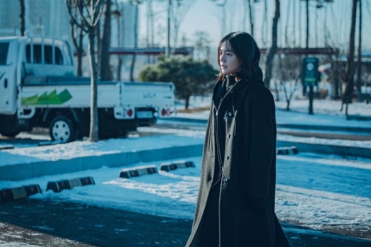 쿠팡플레이 시리즈 '미끼' 배우 이엘리야, 기자 천나연 역 열연...집요한 진실 추적에 시청자 매료!
