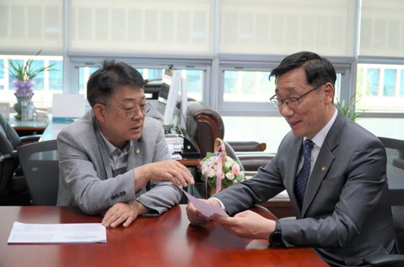 허종식 “인천대교, 풍동실험 착수…투신방지시설 설치 결정”