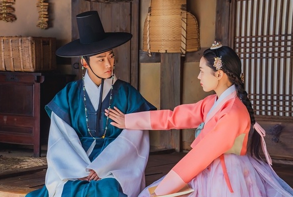 '가슴이 뛴다' 옥택연-윤소희, 아슬아슬 눈맞춤 공개! ‘설렘 폭발’