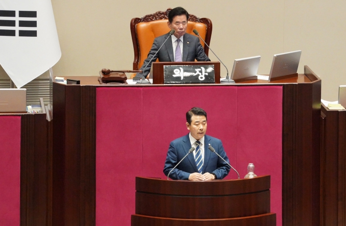 국회 환경노동위원장에 박정 국회의원 선출