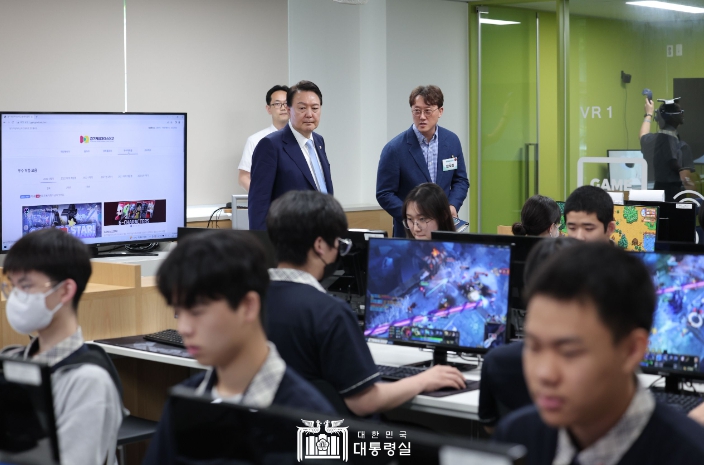 尹대통령, “교육의 다양성을 통해 풍부한 상상력을 키워주는 것이 제일 중요”