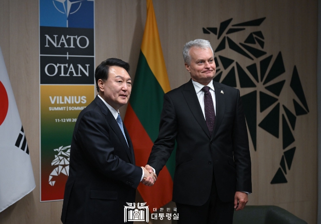 윤석열 대통령, 북대서양조약기구(NATO) 정상회의 계기 리투아니아 대통령과 정상회담