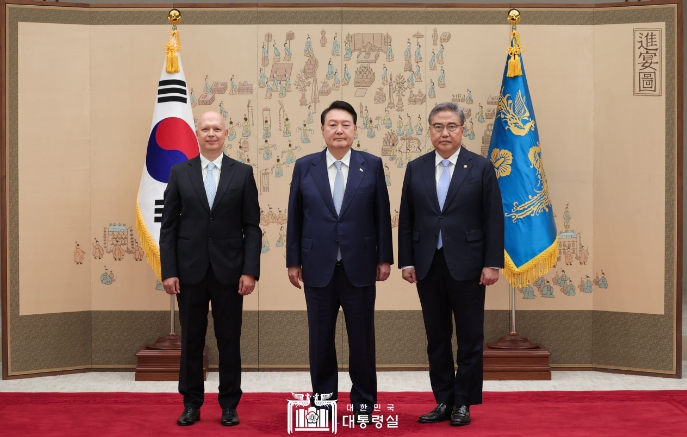 尹대통령, 14개국 주한 비상주대사 신임장 제정
