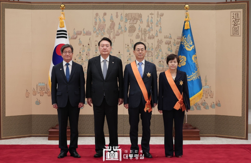 윤대통령, 퇴임 대법관 훈장 수여식
