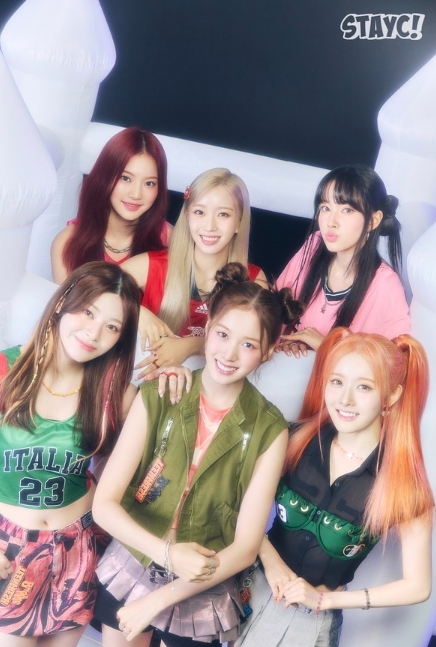 ‘16일 컴백’ 스테이씨, 미니 3집 ‘TEENFRESH’ 첫 콘셉트 포토 공개! 스포티룩으로 에너제틱 매력 선사!