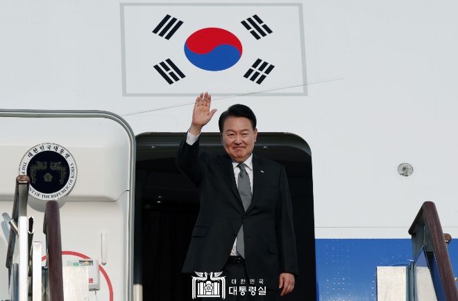 윤석열 대통령, 한미일 정상회의 참석위해 출국