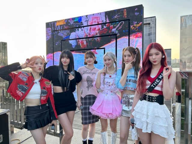 스테이씨, ‘Bubble’ 컴백 기념 게릴라 공연 성료! “스테이씨 음악 알릴 기회 생겨 행복해” 