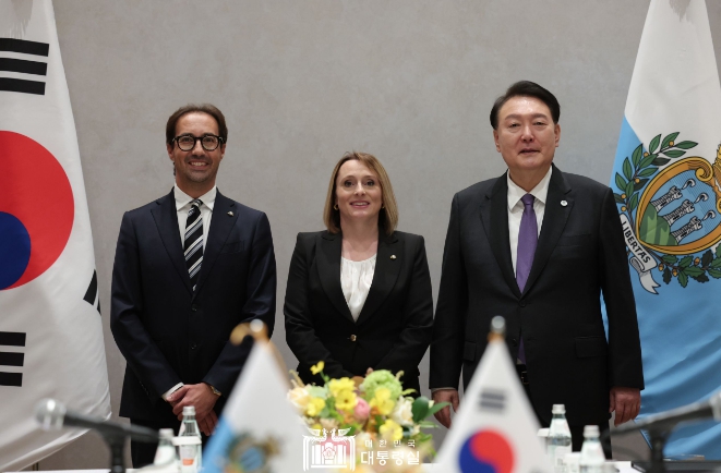 윤대통령, 산마리노 집정관과 정상회담 개최