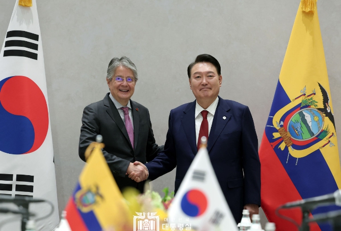 윤대통령, 에콰도르 대통령과 첫 정상회담 개최