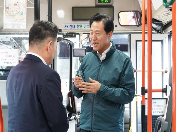 오세훈 시장 "서울동행버스에 '기후동행카드' 이용할 수 있어"
