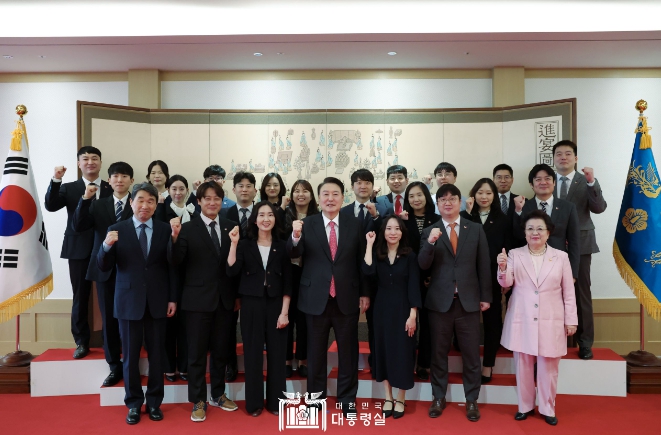 윤석열 대통령, 교권 확립과 함께 담임수당, 보직수당 인상 등 처우개선