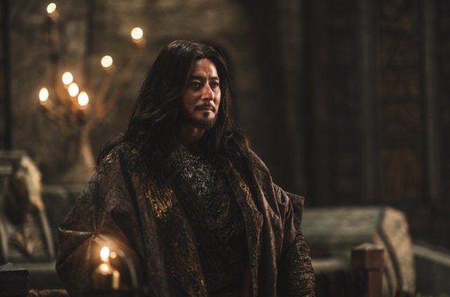 '아라문의 검' 광기 폭발 장동건, 대신들 불러 모아 연회 연다! 모두를 겁에 질리게 할 공포의 현장 포착!