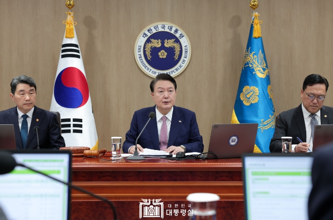 윤석열 대통령 주재 제42회 국무회의 주재