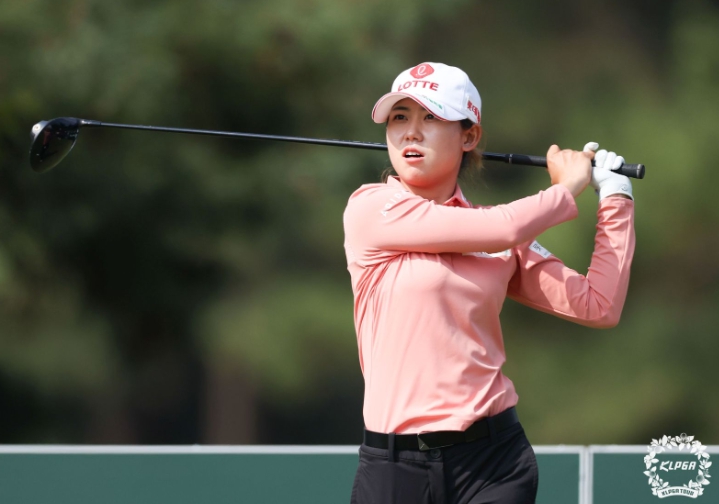 황유민· 방신실, KLPGA 투어 동부건설·토지신탁 3R서 1점 차 접전
