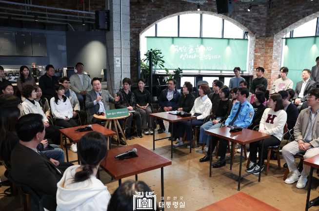 尹대통령, 국민의견 경청..."비상한 각오로 민생을 챙길 것"