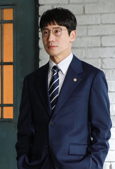 ‘악인전기’, 몰아치는 스토리로 ‘기대감’ 충만...그 중심에 신하균 있다! 변호사 캐릭터 첫 도전!