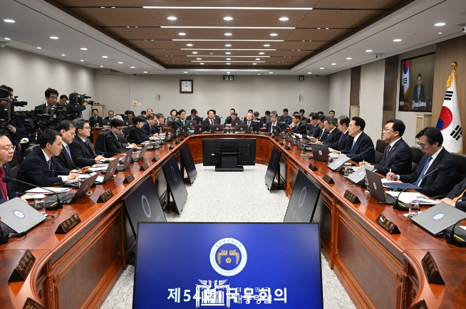 尹대통령 "온라인 플랫폼 공정 경쟁 촉진법 신속히 추진"