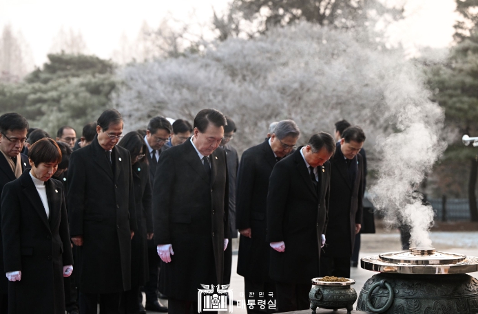 윤석열 대통령, 국립서울현충원 참배