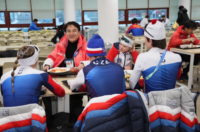 강원도 김진태 지사, 2024 강원 동계청소년올림픽 선수촌 방문 “안전하고 맛있는 식단 관리 당부” 