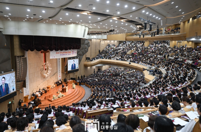 尹 대통령, 부활절 연합예배 참석해 예수님의 부활 축하하며, 낮은 자세로 국민 목소리 들을 것 강조